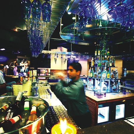 The Lalit Mumbai Hotel Restaurante foto The bar at the nightclub