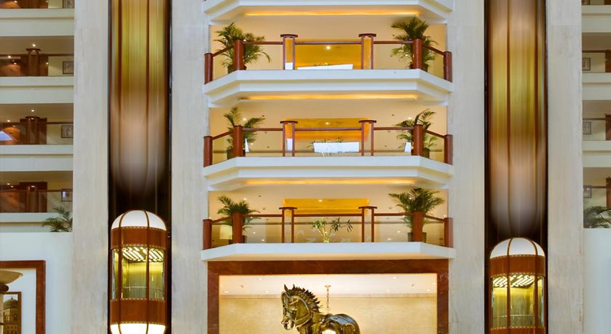 The Lalit Mumbai Hotel Exterior foto The lobby of the hotel