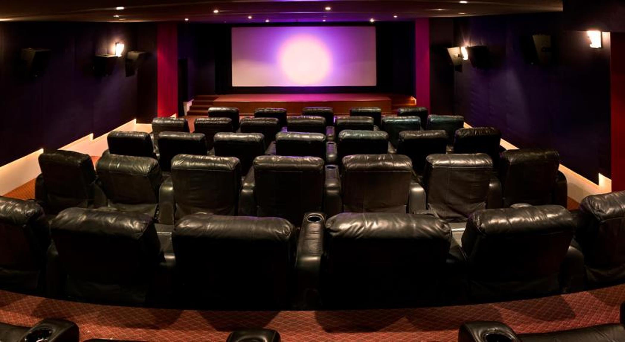 The Lalit Mumbai Hotel Exterior foto A home theater
