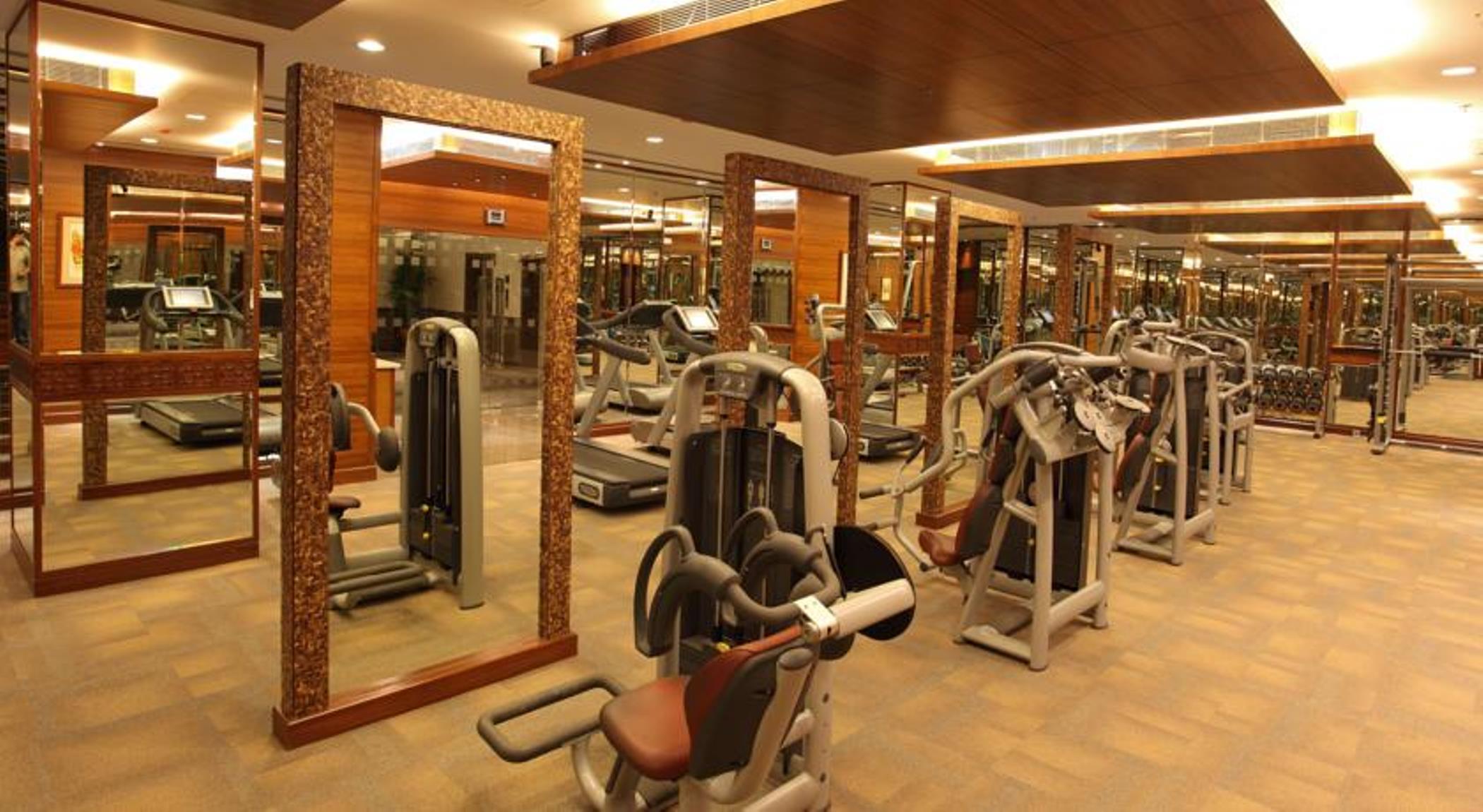 The Lalit Mumbai Hotel Exterior foto The gym at the Taj Mahal Palace