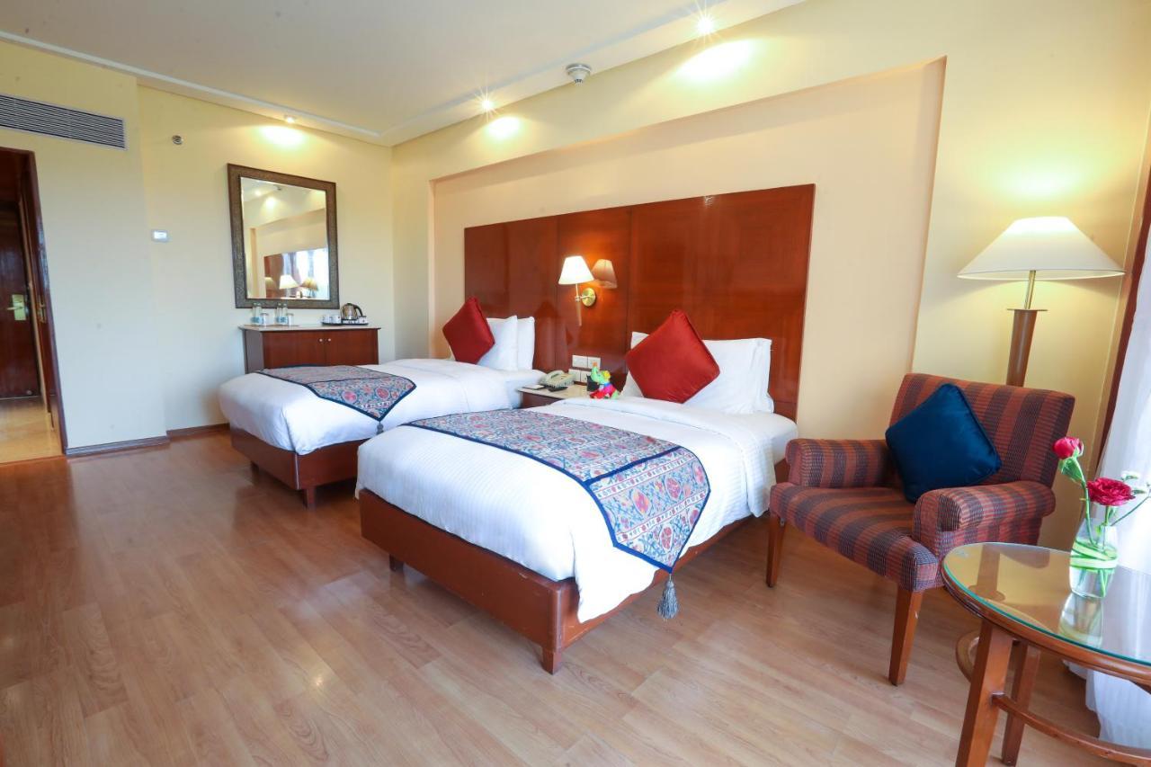 The Lalit Mumbai Hotel Exterior foto