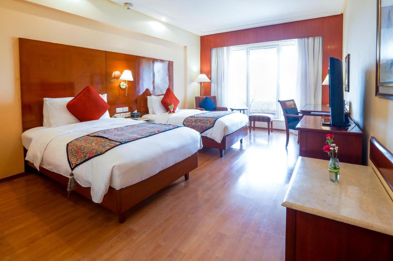 The Lalit Mumbai Hotel Exterior foto Deluxe Room