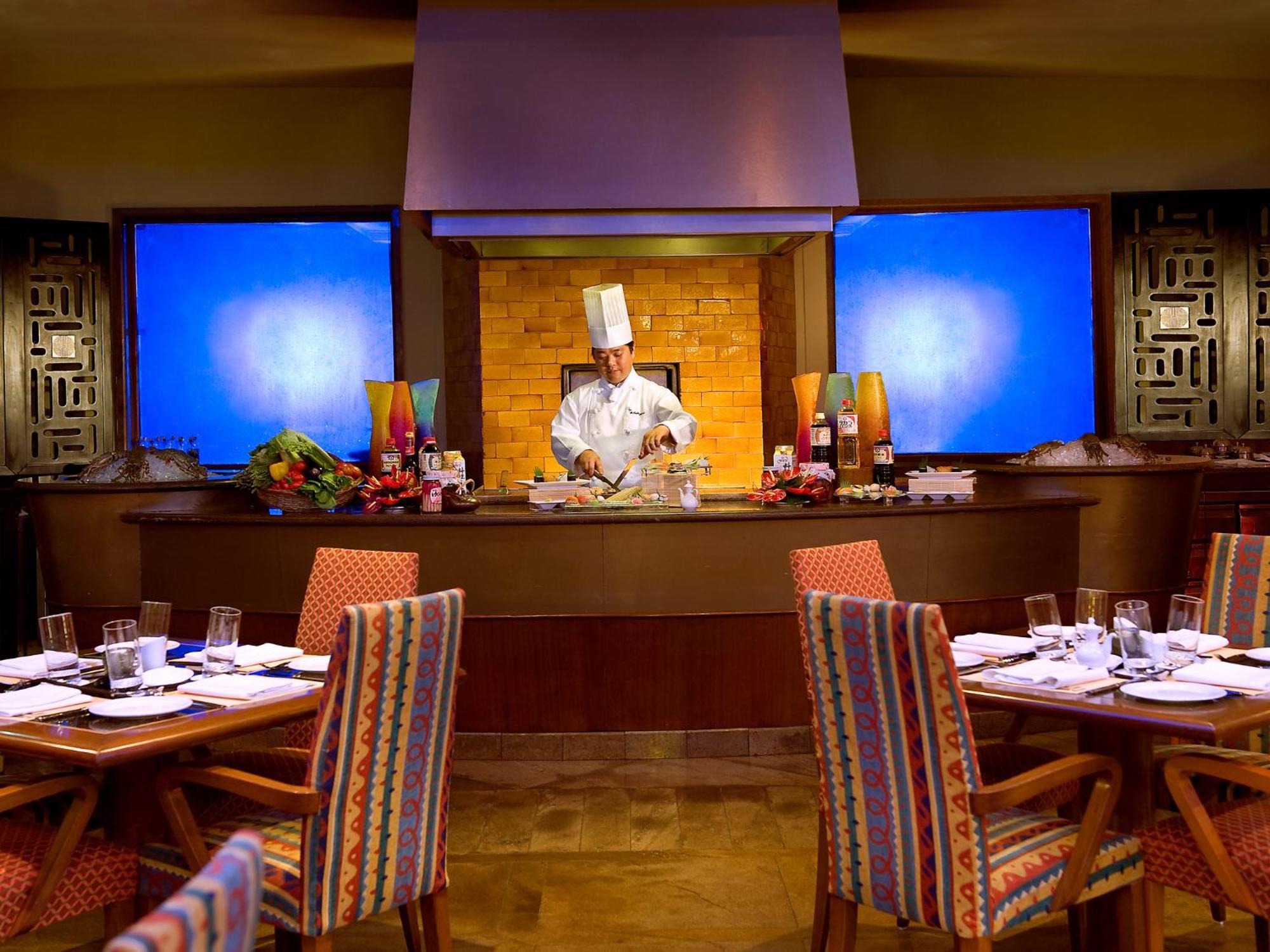 The Lalit Mumbai Hotel Exterior foto A restaurant at the Atlantis Paradise Island