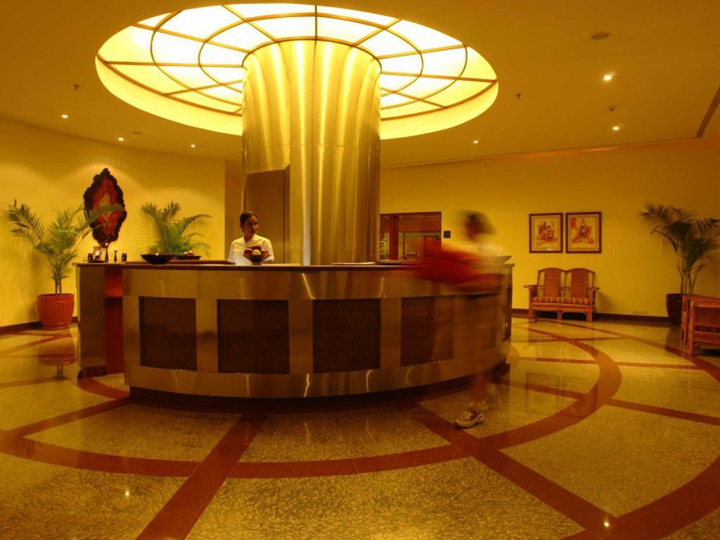 The Lalit Mumbai Hotel Exterior foto The lobby of the hotel