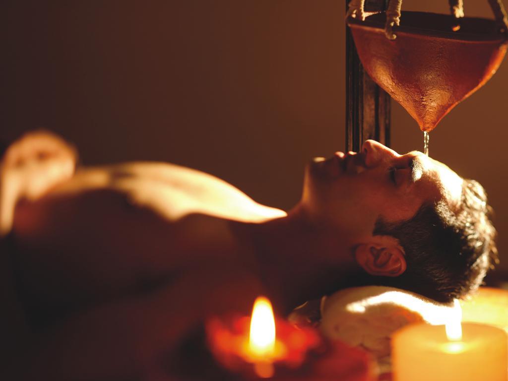 The Lalit Mumbai Hotel Exterior foto Ayurvedic treatment