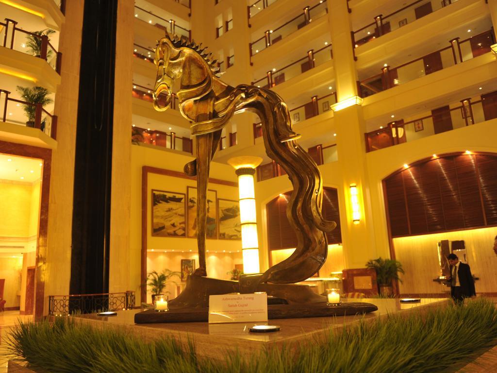 The Lalit Mumbai Hotel Exterior foto The lobby of the Grand Hotel