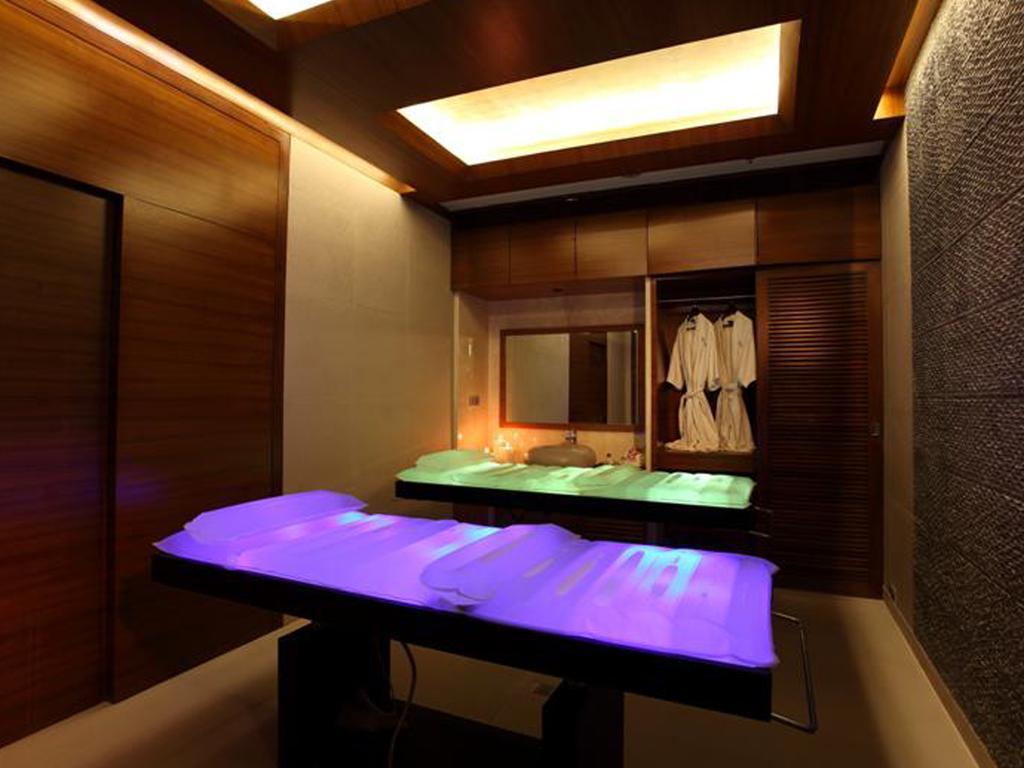 The Lalit Mumbai Hotel Instalações foto A massage room at a spa