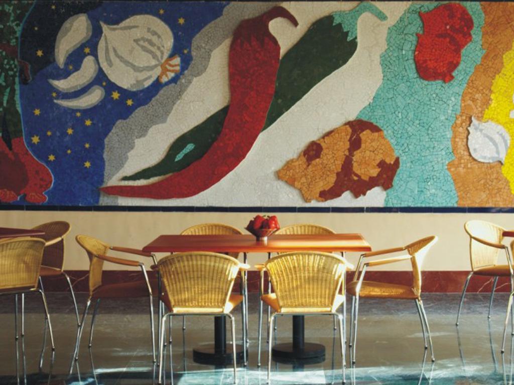 The Lalit Mumbai Hotel Exterior foto Interior of a Chipotle restaurant